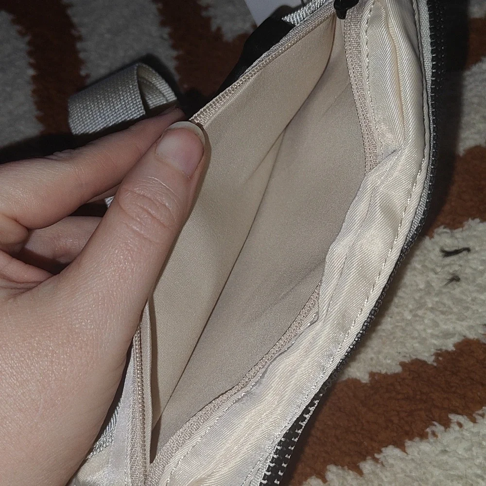 Fashion rep Lululemon belt bag nwt - Picture 5 of 9